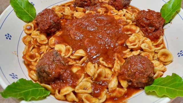 Orecchiette al ragu' con involtino di carne - Antichi Sapori, Fasano