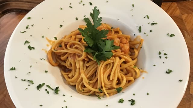 Taglioline prezzemolate con cassè di gamberi e ragù di crostacei - Antichi Sapori