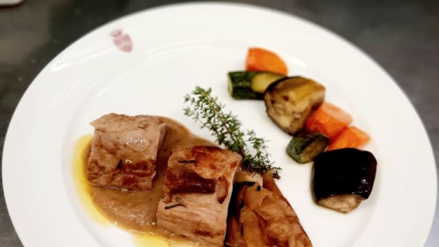 Filetto di maialino, alla birra e mele pom marcon - Ristorante Conti Roero