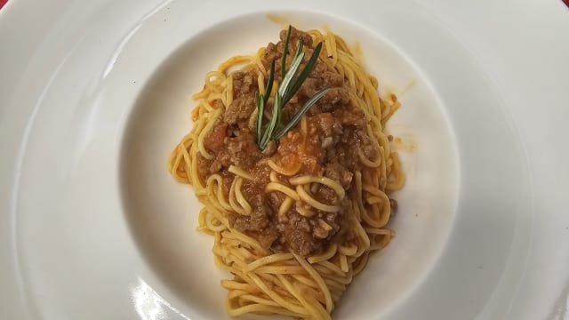 Tajarin ai 40 rossi, al ragù di salsiccia di bra - Ristorante Conti Roero