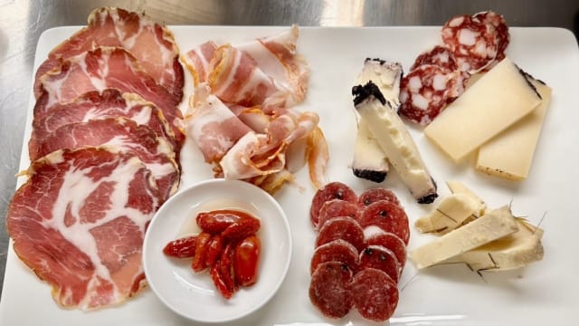 La nostra selezione di salumi e formaggi  - Enoteca Bellini Ristorante, Rome