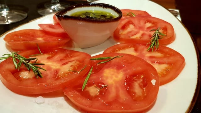 Tomate aliñado al «estilo de la casa» - Tía María, Madrid