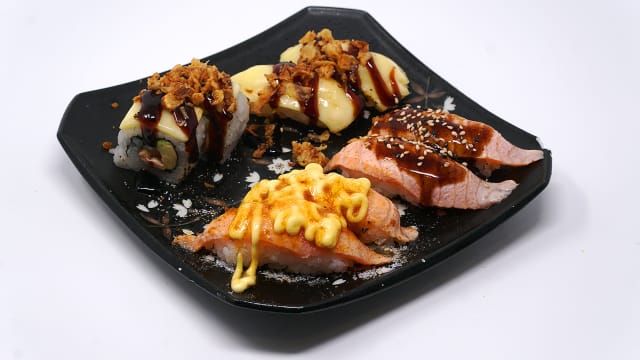 Combinado tostado (8ud.) - Sushi & Bao (Buffet libre) , Madrid