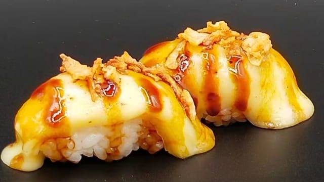 Nigiri queso brie tostado - Sushi & Bao (Buffet libre) 