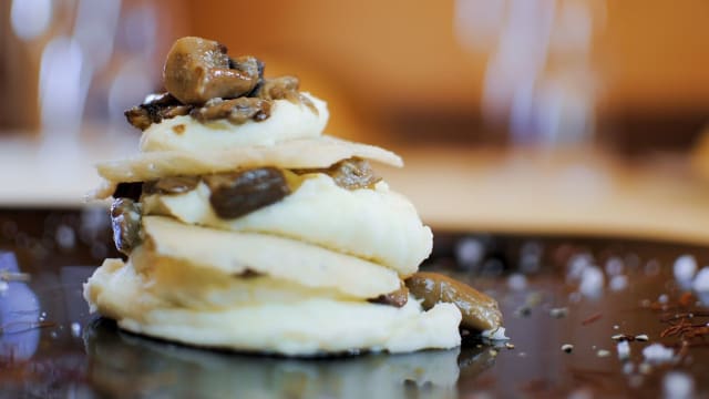 Millefoglie di reggiano con purea di patate e porcini - Da Checco Al Calice d'Oro