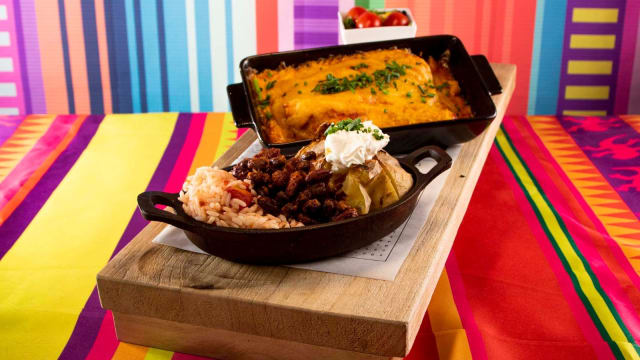 Enchiladas - Cantina Mexicana El Tayo