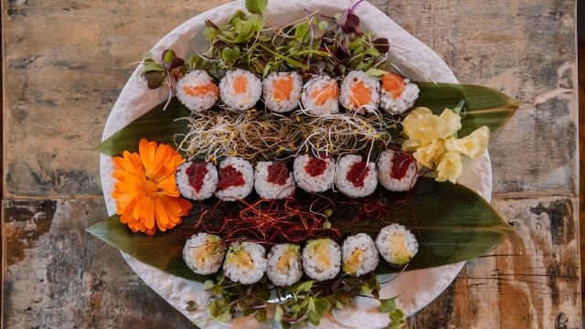 Avocado Maki - Aguacate Con Lima - La Bòbila