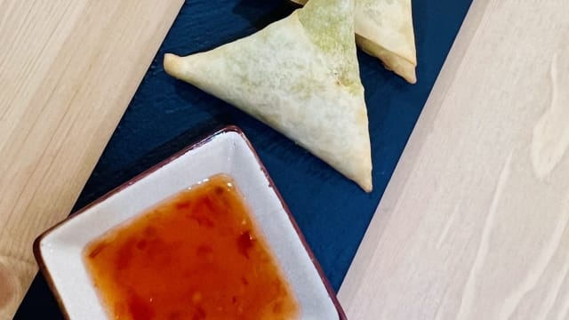 Vegetables samosa (2pcs) - Comida Zarra, Lisbon