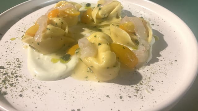 Tortelli di stracciata con gamberi rossi e datterini gialli - Ristorante Evans dal 1960, Cassino