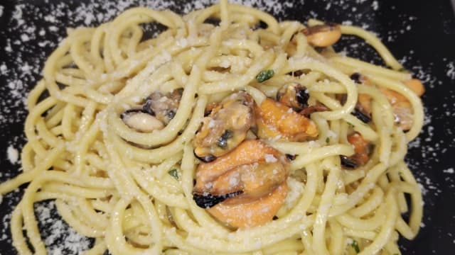 Spaghetti cozze e pecorino - IL PIZZICOTTO, Rome