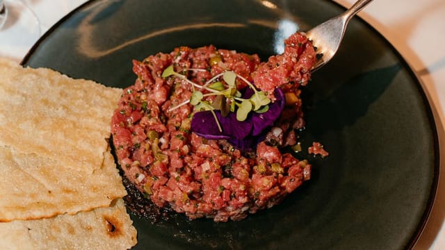 Tradicional steak tartar al gusto - El D3S3O. Madrid, Madrid