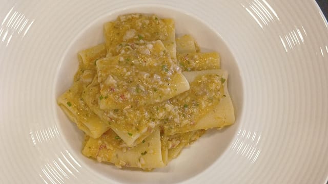 Paccheri freschi con ragù di scorfano, triglie e datterini gialli - FortyFive Restaurant