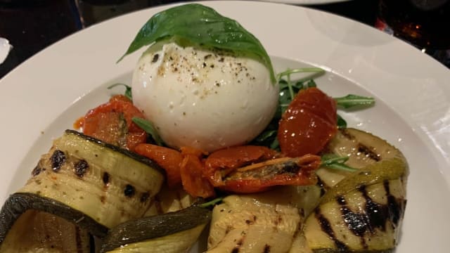 Burrata pugliese e zucchini  - La Romanella, Paris