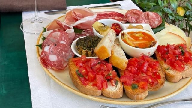 Antipasto all'Umbra con affettati, cinghiale, pecorini - Ristorante L'Acquario, Castiglione Del Lago