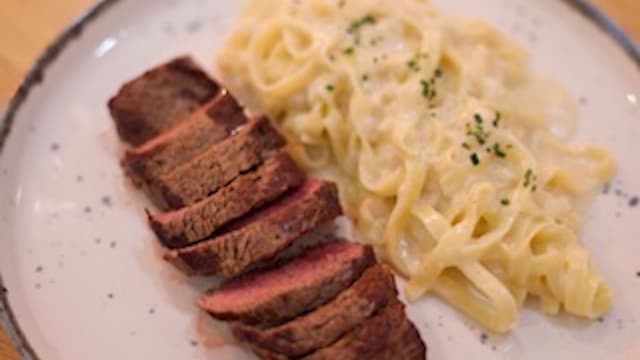 Tagliatelle com Steak - Capim Limão