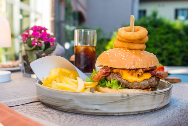 SCOTTONA CHEESEBURGER  - Streetfood, Como