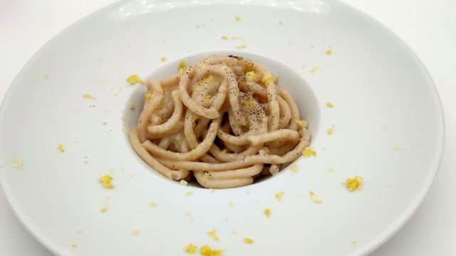 Pici toscani cacio e pepe con zest d'agrumi - La Perla Fattoria Pianetti