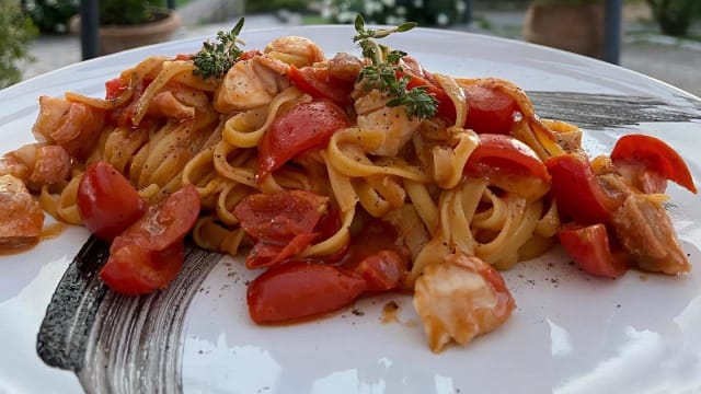 Il fondale dell'argentario - tagliolini di pasta fresca all'uovo con gallinella di mare - La Perla Fattoria Pianetti