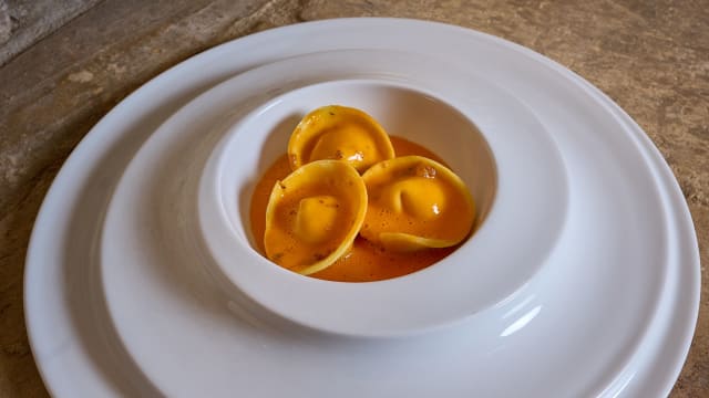 Tortellone fatto in casa  - Cottabo - Pratiche Di Cibo e Vino