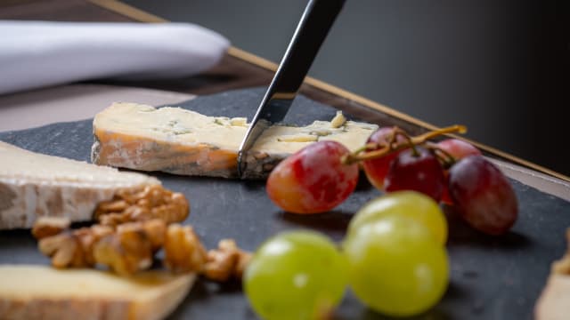 Assiette de fromages d’ici et d’ailleurs,  sélectionnés par johan et christophe - Côté Square, Geneva