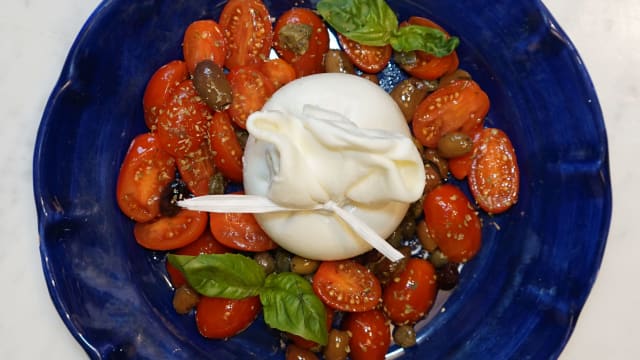 Burrata e pomodorini - SCIUÉ Solari