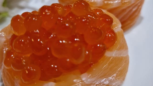 Gunkan ikura (uova salmone) - Fujiyama Hot, Milan