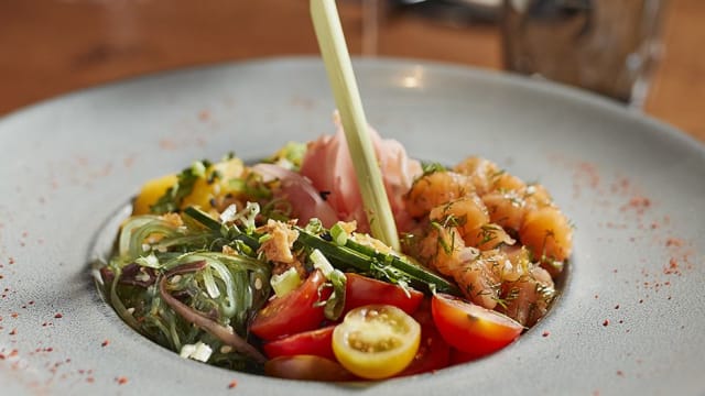 Poke bowl yamakake de saumon mariné au miso - Montreux Jazz Café Genève Aéroport - Arrivées, Meyrin