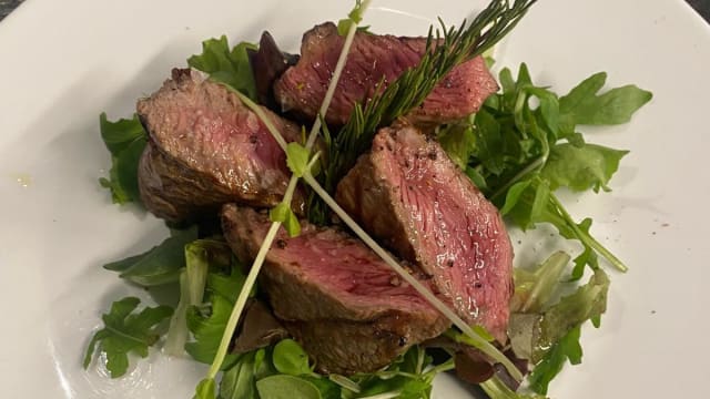 Tagliata al sale maldon e rosmarino e insalatina di campo - Osteria Giardino di Barbano, Florence