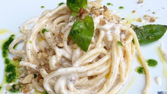 “Gragnano” spaghettone with gorgonzola cheese, pears and toasted walnuts - PRIMA - Comfort Food & Bar