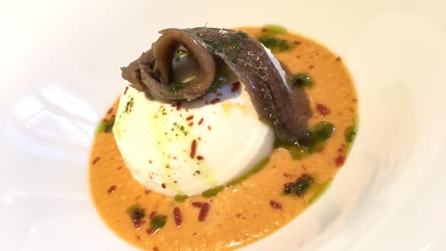 Burrata Gazpacho  e acciughe - Il Centauro + B Art, Pietrasanta