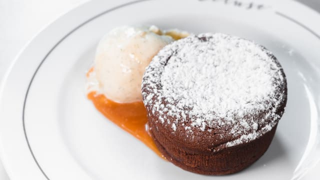 Fondant au chocolat, coulis de framboises - L'Ecluse Carnot