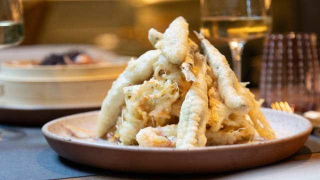 Cappellaccio cacio e pepe con spuma alla carbonara e guanciale croccante - Sottosopra, Rome