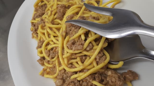 Spaghetti alla chitarra con ragù di pecora - Bio Agriturismo Fattoria Centofiori