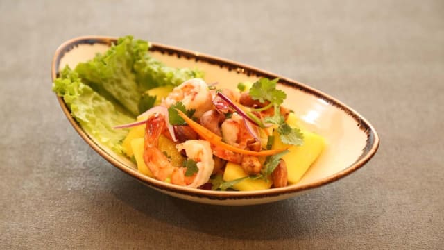 Salade de Crevettes À L’ananas  - Thai Basilic, Paris