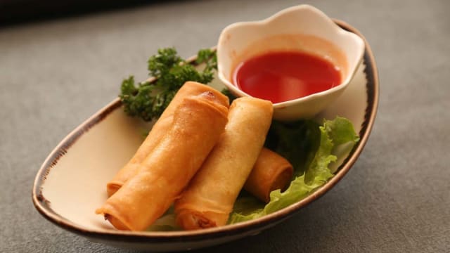 Rouleaux Frits aux Crevettes (4 Pièces)  - Thai Basilic