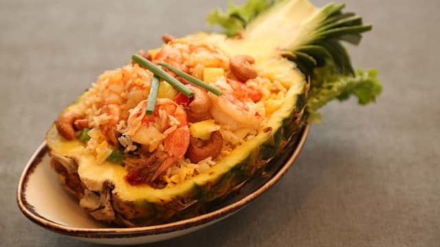 Riz Sauté À L’ananas (Crevettes ou Poulet) - Thai Basilic