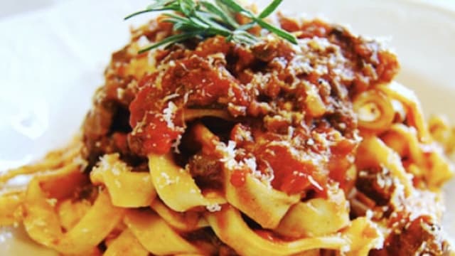 Pappardelle al ragú de jabalí y setas silvestres - Clóset