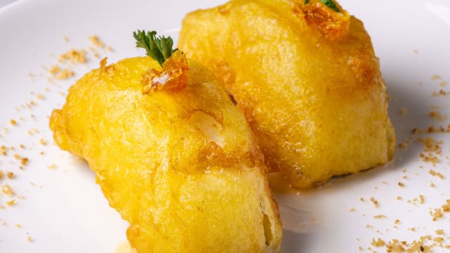 Bacalao Rebozado en tempura fina - La Bodeguita del Arte Retiro, Madrid