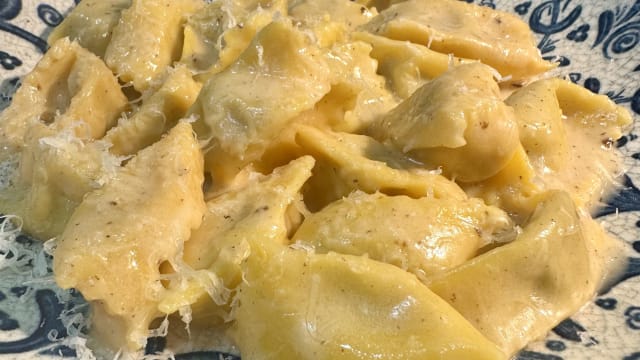 RAVIOLI DEL PLIN AI 3 ARROSTI, BURRO NOCCIOLA E PARMIGIANO REGGIANO 36 MESI  - 1990 Accademia Del Gusto