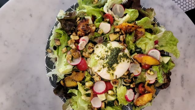 Salade d'été à la burrata - Bluebird Café, Lausanne