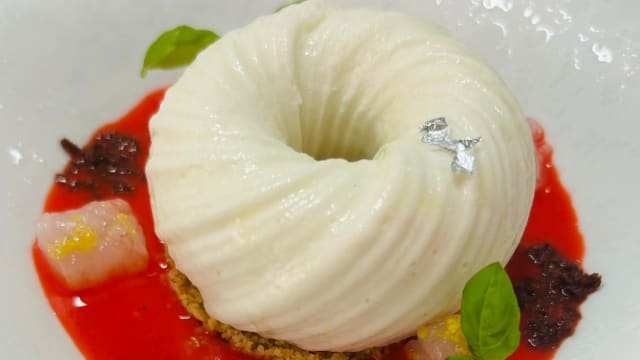 Mozzarella, colatura di pomodori e scampi - Villa Ischia Restaurant