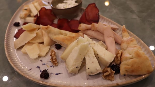 Plancia formaggi e salumi - Il Rosso Paris, Paris