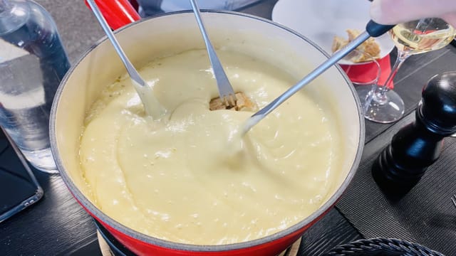 Fondue moitié-moitié/pers - La Brasserie d’Henriette