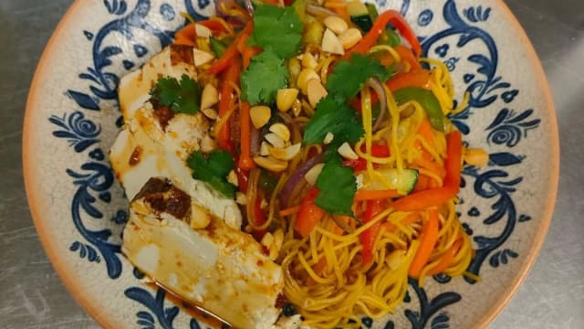 PAD THAI DE VERDURAS Y TOFU - Bocanegra Madrid, Madrid