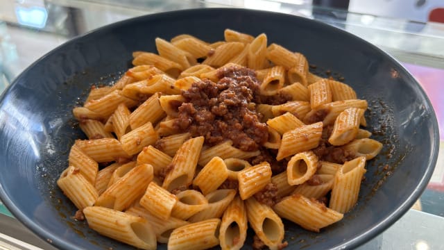 Pasta con ragù alla bolognese - Madiba Enoteca Bistrot