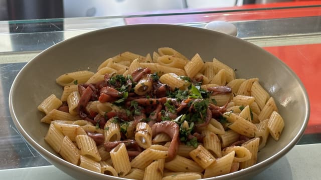 Pasta con moscardini (a disponibilità del mercato) - Madiba Enoteca Bistrot, Livorno