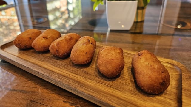 Croquetas jamón y pollo 5 uds - Akamai Fusion, Barcelona