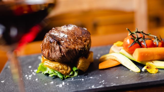 FILETTO DI MANZO AL SALE MALDON E GIARDINETTO DI VERDURE - Ristorante La Cantina