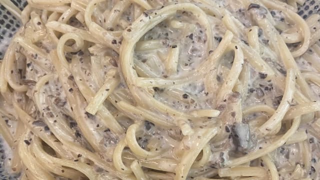 Linguine à la crème de truffe  - Miam, Paris