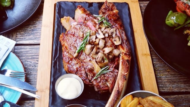 Dry age tomahawk steak for two - Het Zuiden Fish&Wine - Steak&Beer